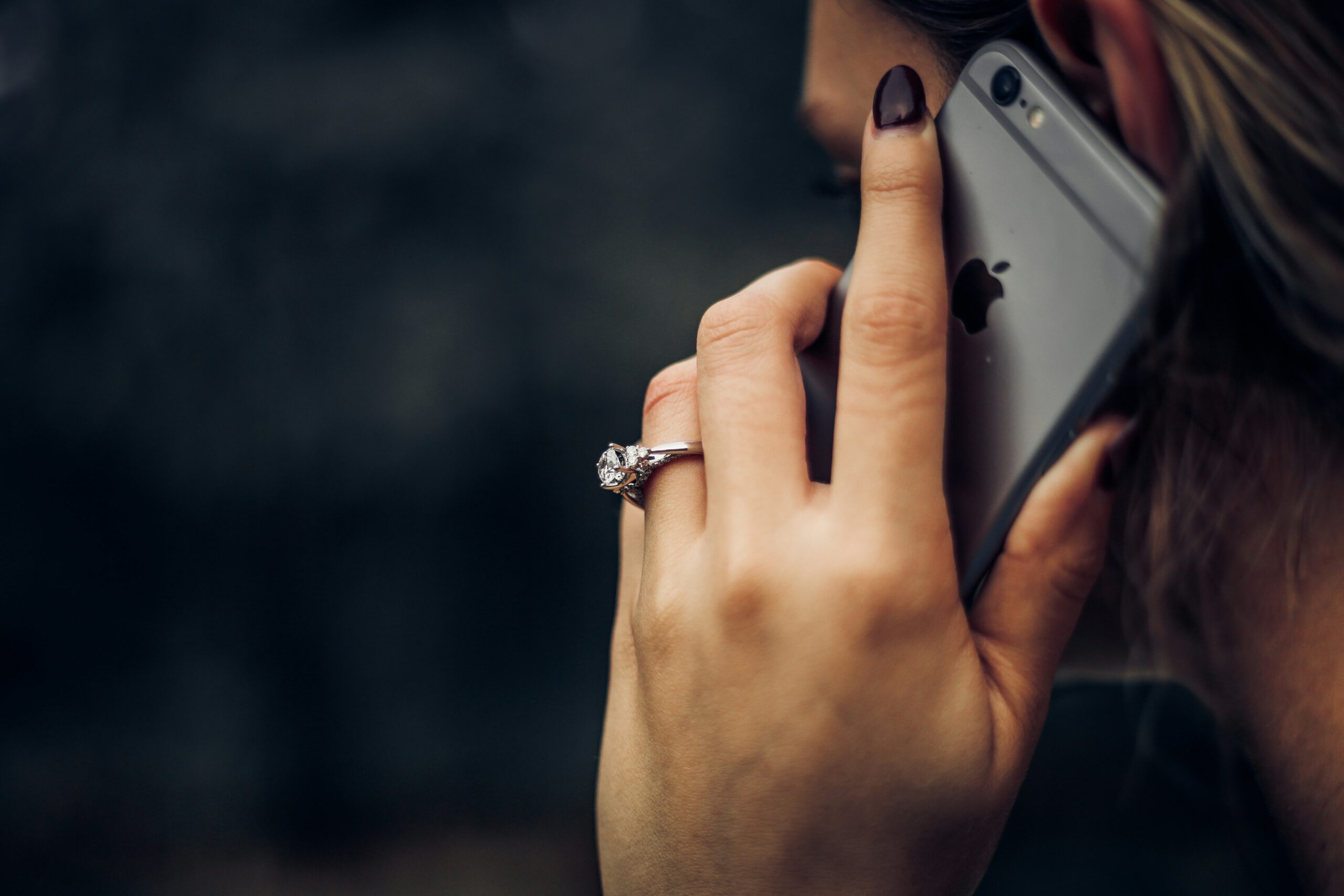 Person am Telefon